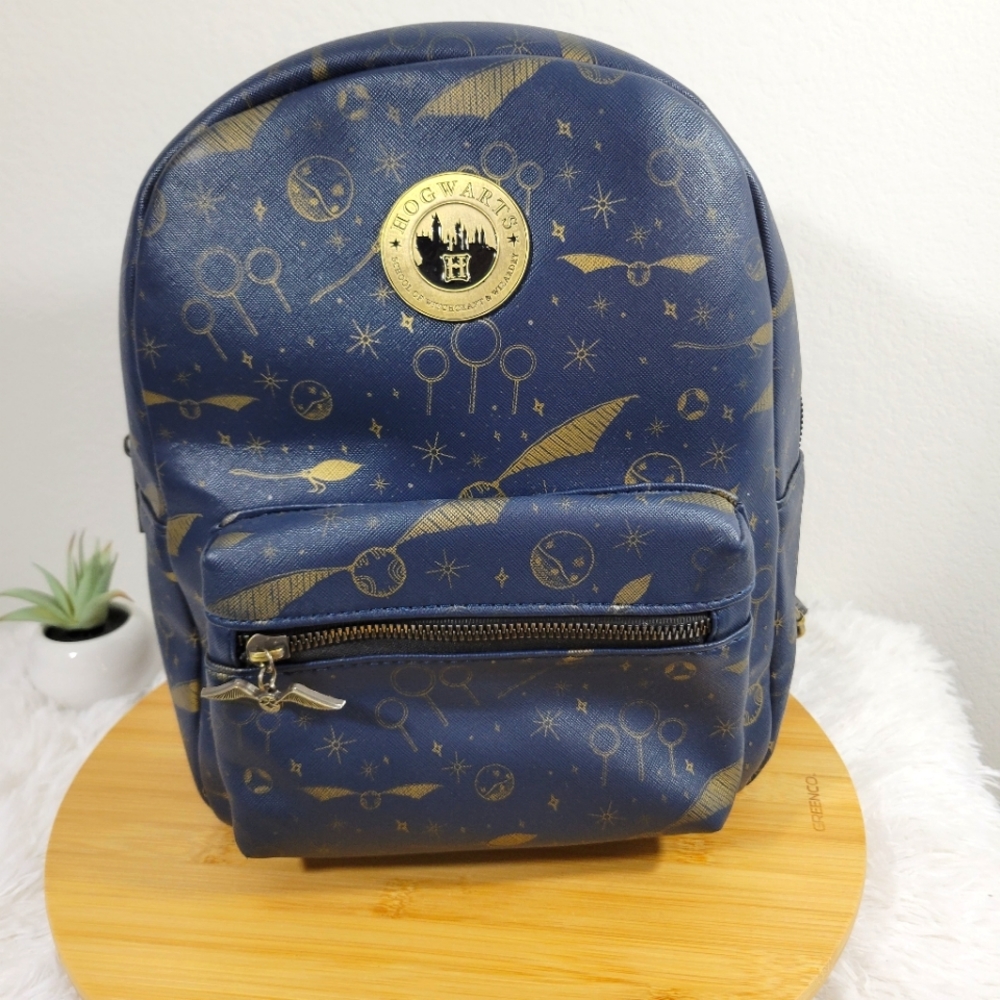 HARRY POTTER Hot Topic Bioworld Quidditch equipment navy gold backpack - flawed